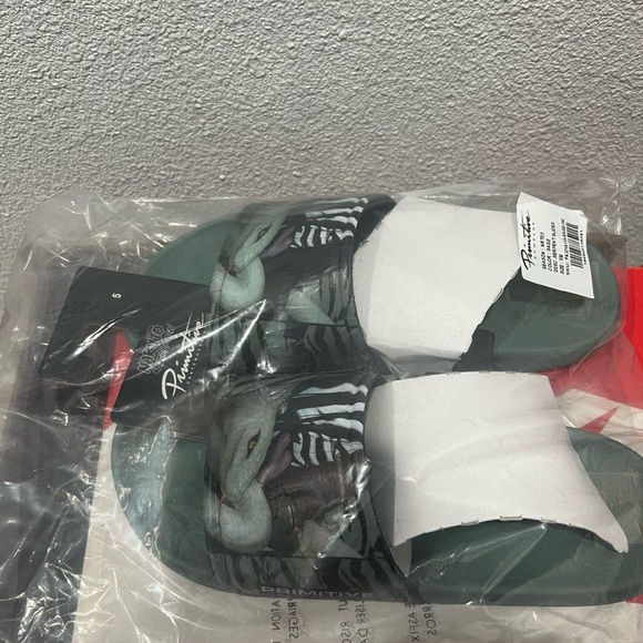 Primitive X Naruto Serpent Slide Sage Green - Picture 4 of 6